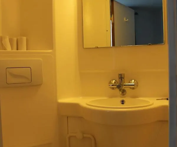 Le Relais Du Coup De Pompe Hotel *